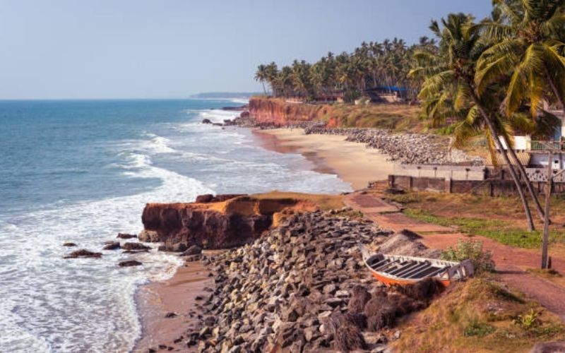 Kerala Kaleidoscope: Hills, Backwaters & Beaches