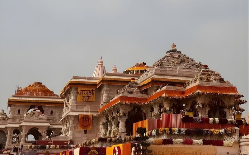 Uttar Pradesh Holidays: A Complete Travel Guide to Spiritual, Heritage & Family Vacations